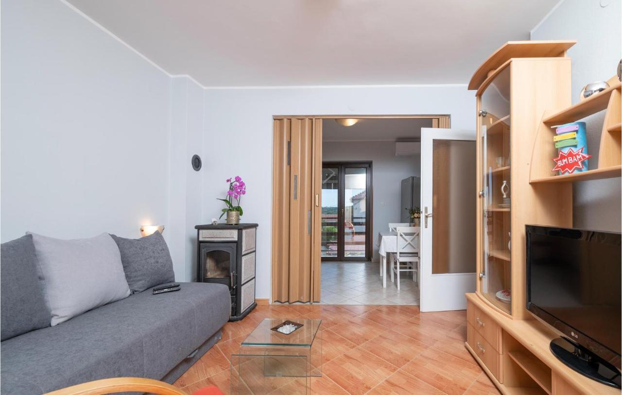 1 Bedroom Amazing Apartment In Peruški Dış mekan fotoğraf